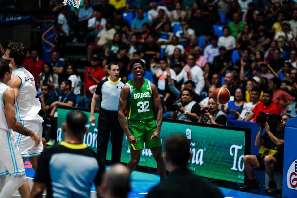美洲杯：巴西男篮复仇阿根廷第5次夺冠 桑托斯14+5+3三分